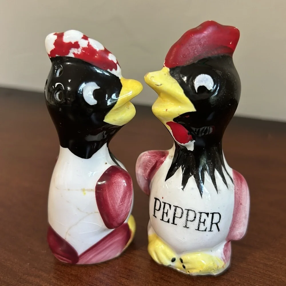 Vintage chicken / Rooster Salt & Pepper shakers